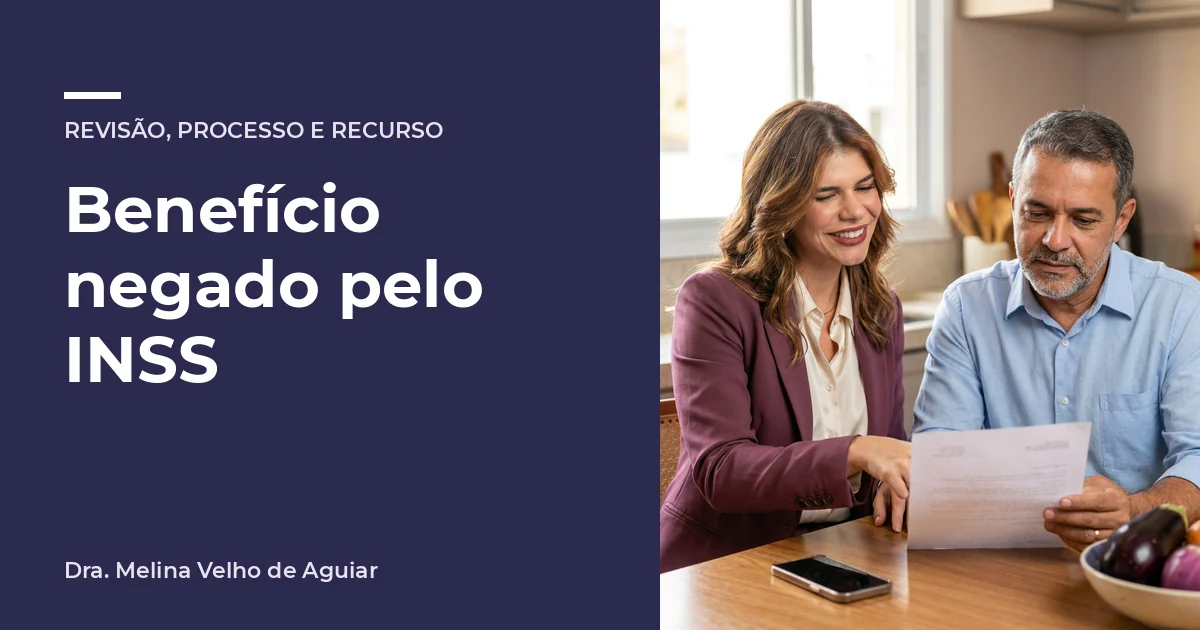Benefício negado pelo INSS. A advogada Melina Velho de Aguiar com um homem de uns 56 anos, com a carta de indeferimento.