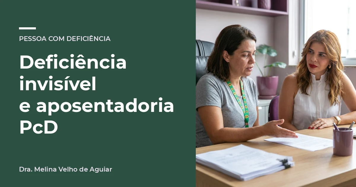 Deficiência invisível e aposentadoria PcD. A advogada Melina Velho de Aguiar com uma pessoa de uns 45 anos sem nada aparente.