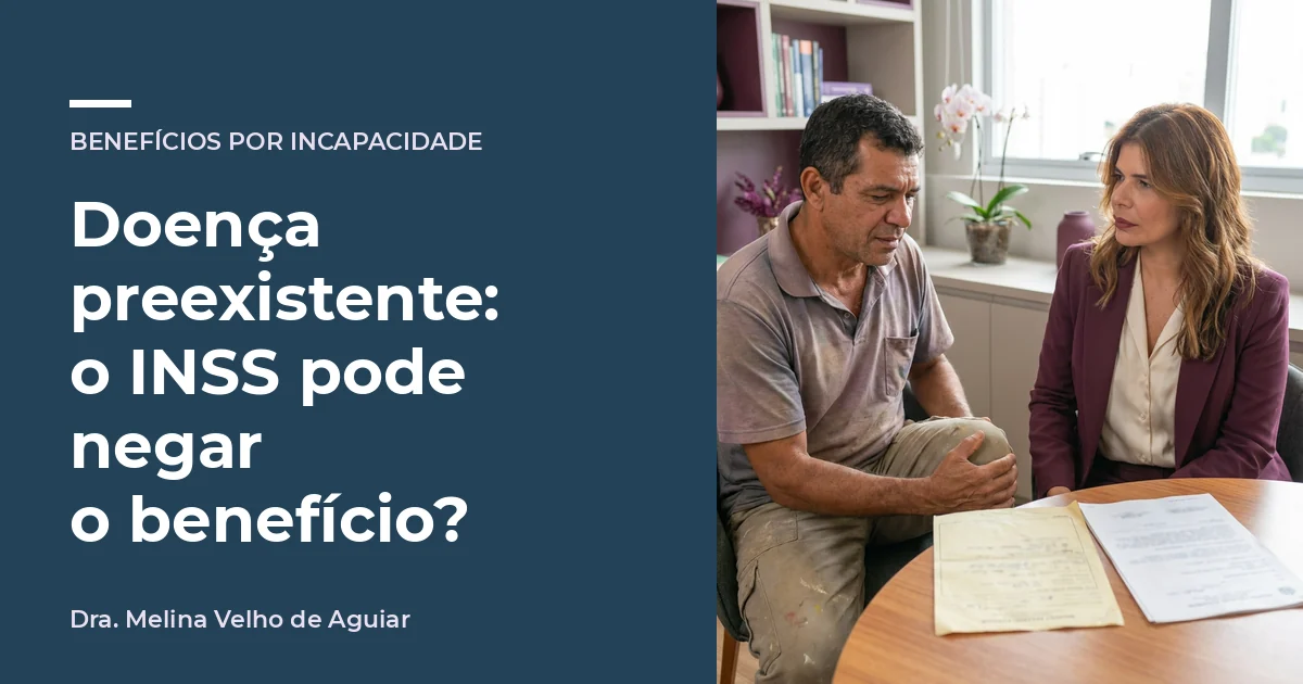 Doença preexistente: o INSS pode negar o benefício?. A advogada Melina Velho de Aguiar com um pedreiro de uns 50 anos, com uma doença antiga que piorou.