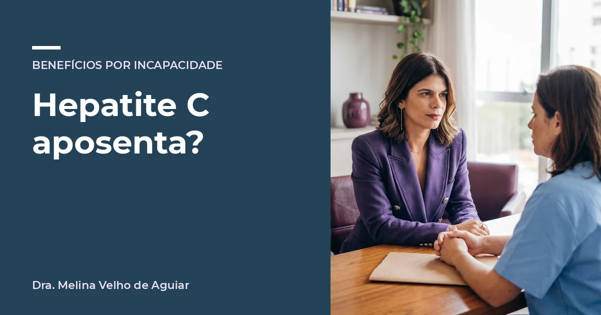 Hepatite C aposenta?. A advogada Melina Velho de Aguiar com uma profissional de saúde de uns 45 anos.