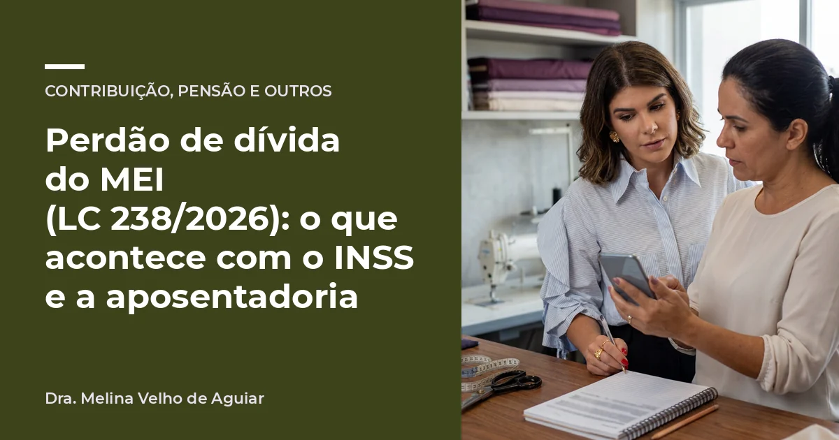 Perdão de dívida do MEI e o INSS: a advogada Melina Velho de Aguiar confere com uma microempreendedora as guias do DAS em atraso.
